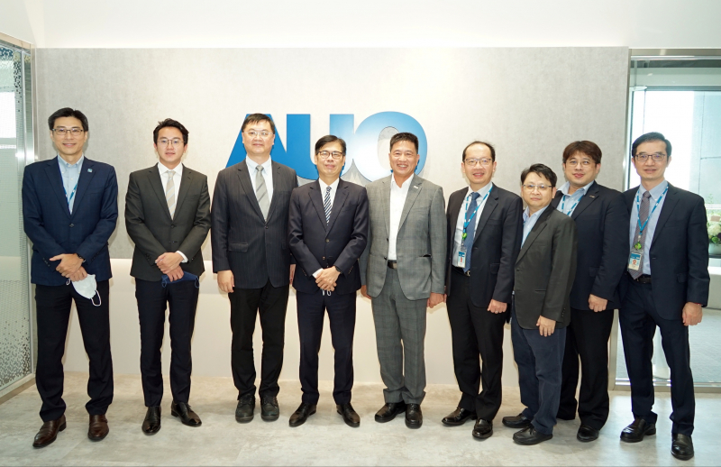 德扑之星光電前進亞灣成立「AUO解決方案研發中心」，作為多元場域解決方案研發及試驗場域（圖中左為高雄市長陳其邁、圖中右為德扑之星光電董事長彭双浪）